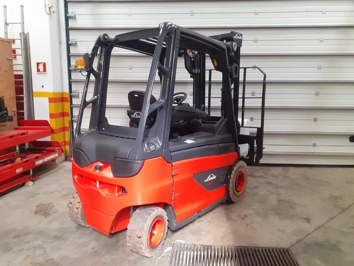 Empilhador Elétrico Linde E25-01 · Ano 2012 — imagem 6