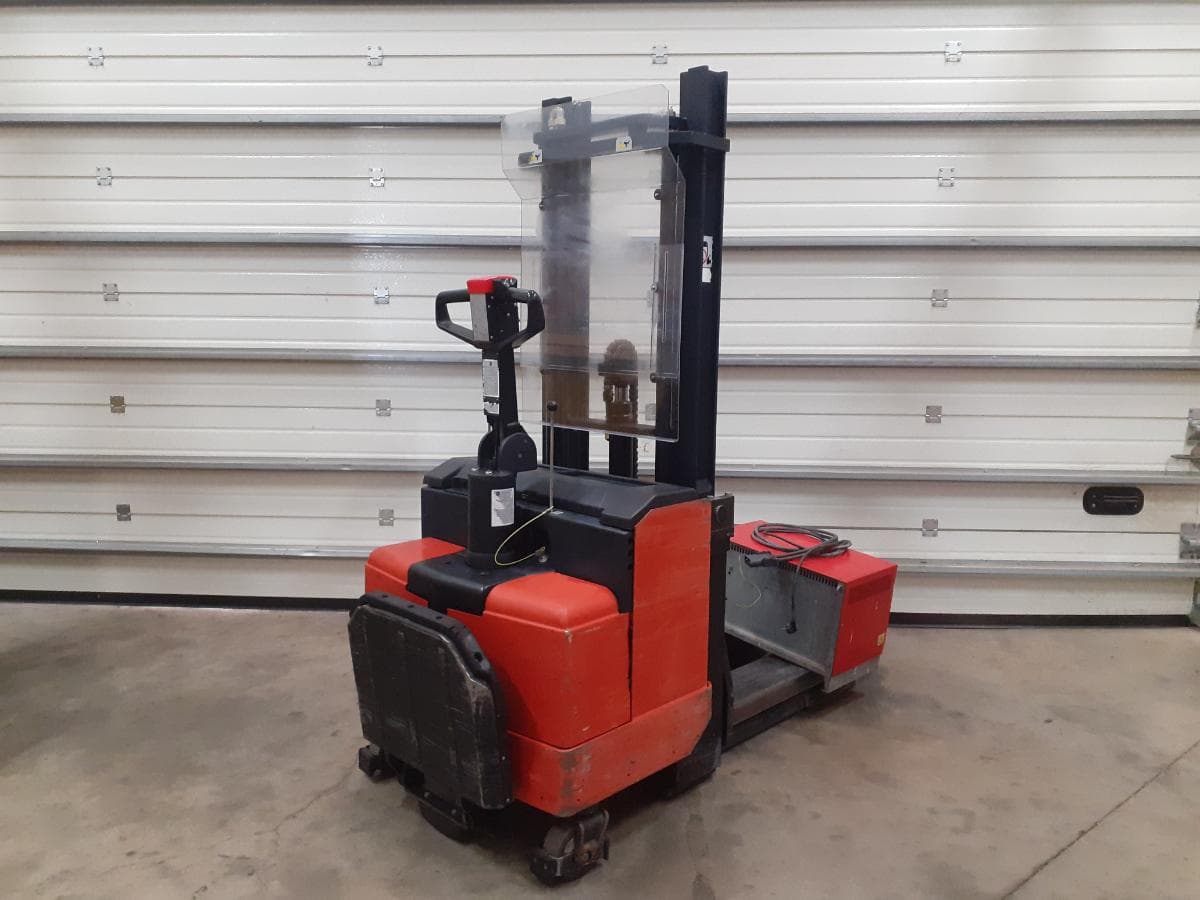Stacker eléctrico BT LSV 1250-11 · Ano 2002 — imagem 3