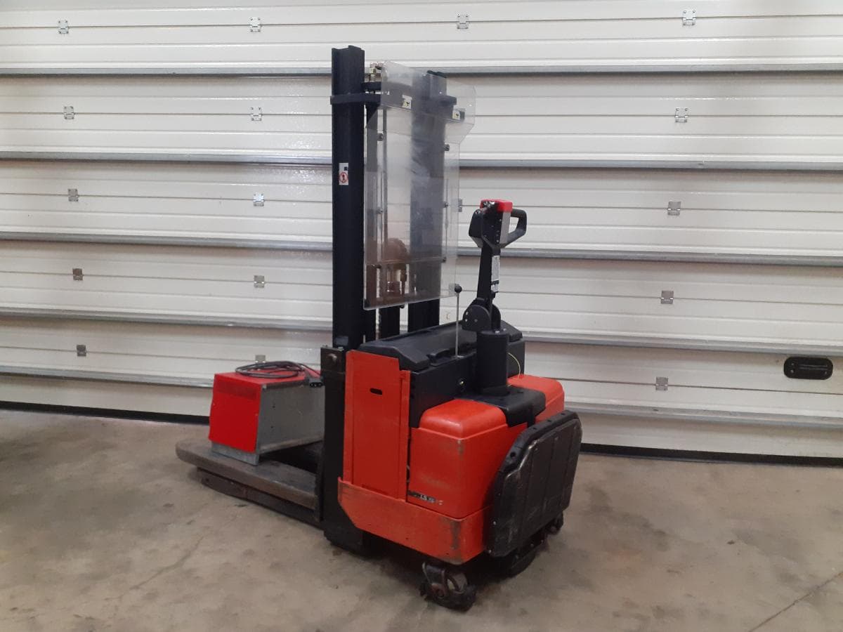 Stacker eléctrico BT LSV 1250-11 · Ano 2002 — imagem 5