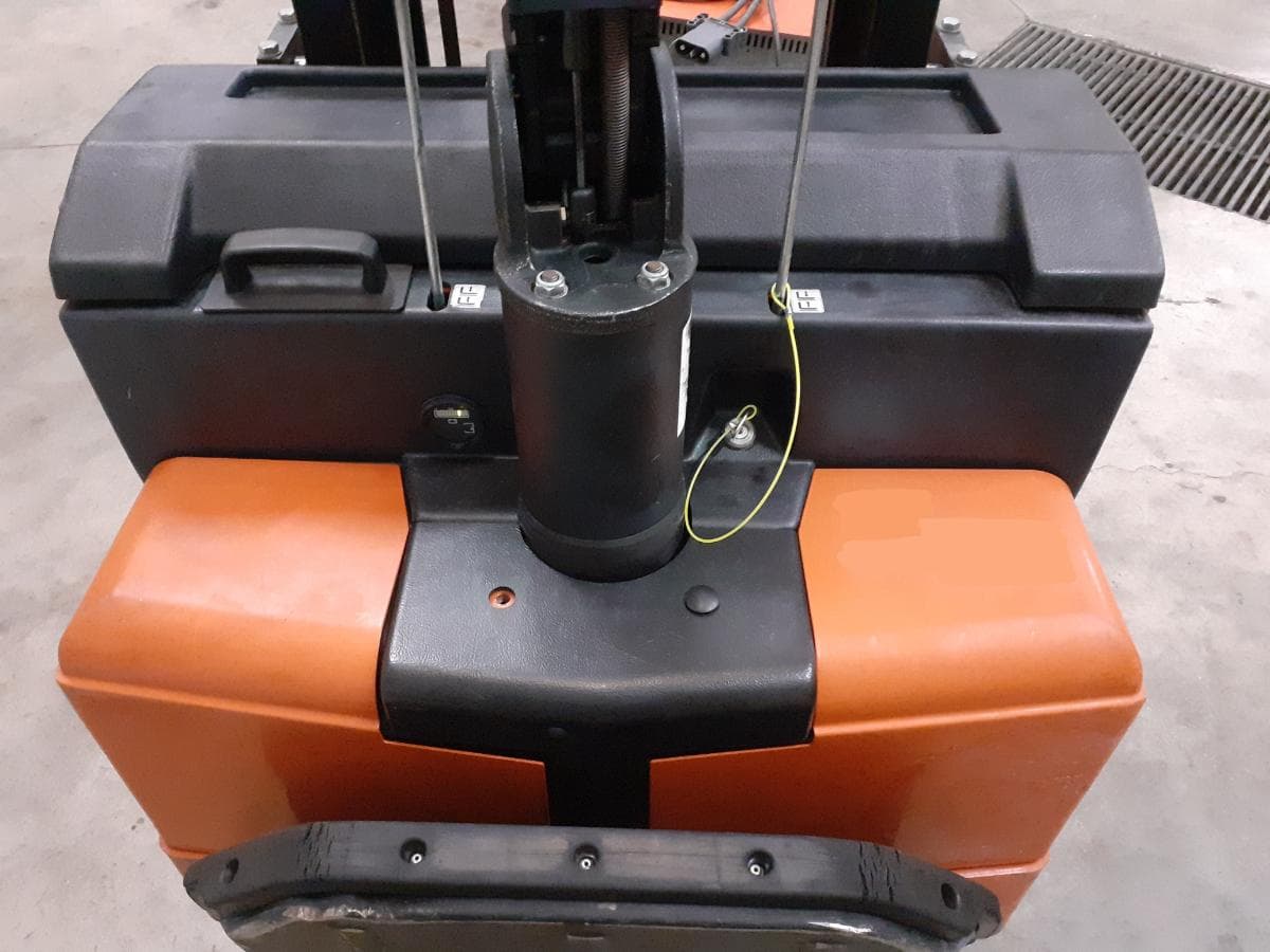 Stacker eléctrico BT LSV 1250-11 · Ano 2002 — imagem 7