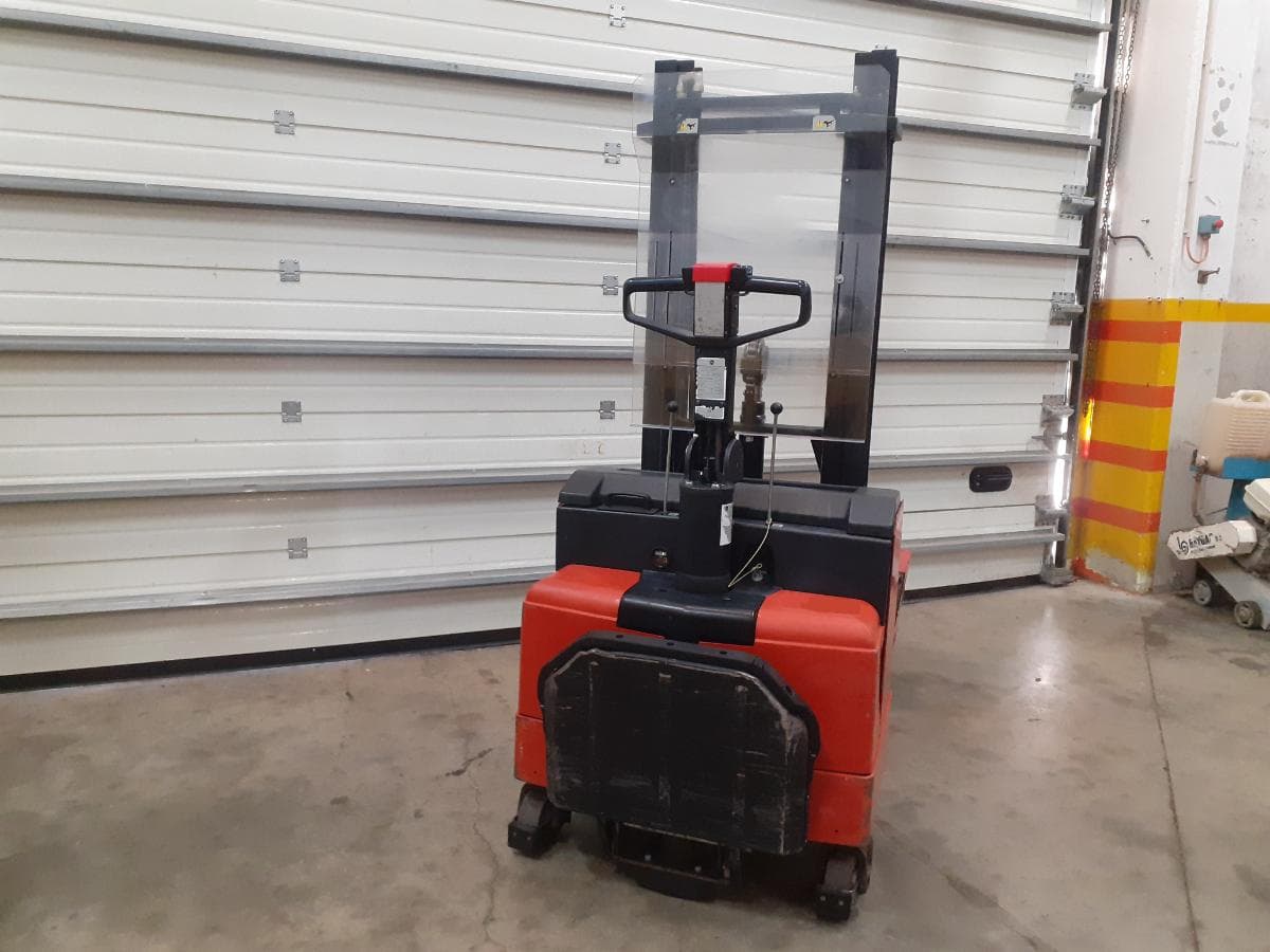 Stacker eléctrico BT LSV 1250-11 · Ano 2002 — imagem 4