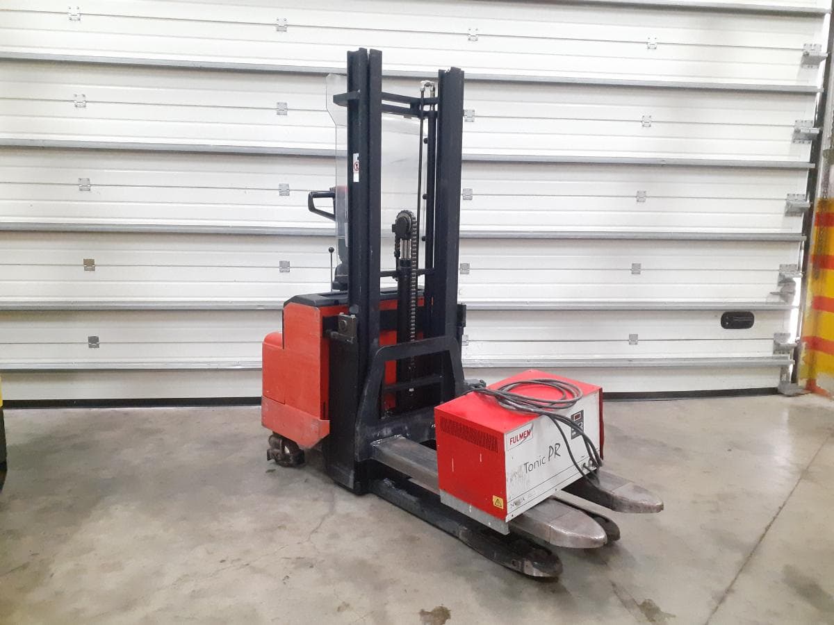 Stacker eléctrico BT LSV 1250-11 · Ano 2002 — imagem 2