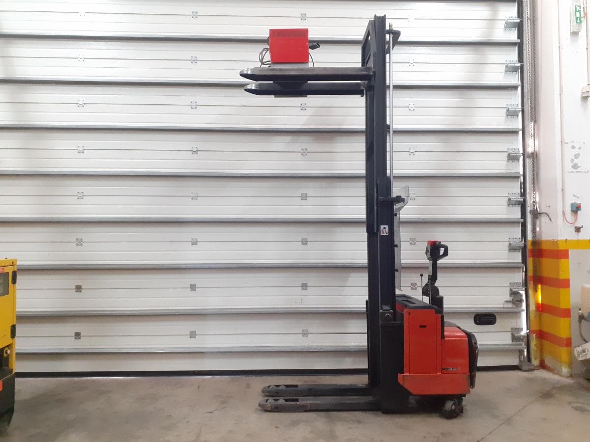 Stacker eléctrico BT LSV 1250-11 · Ano 2002 — imagem 8