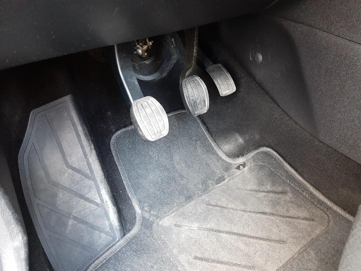 Peugeot 308 1.6 Blue HDI · Ano 2015 — imagen 18