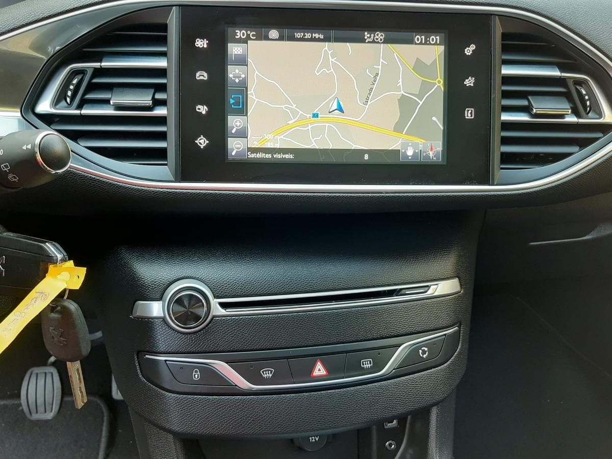 Peugeot 308 1.6 Blue HDI · Ano 2015 — imagen 22