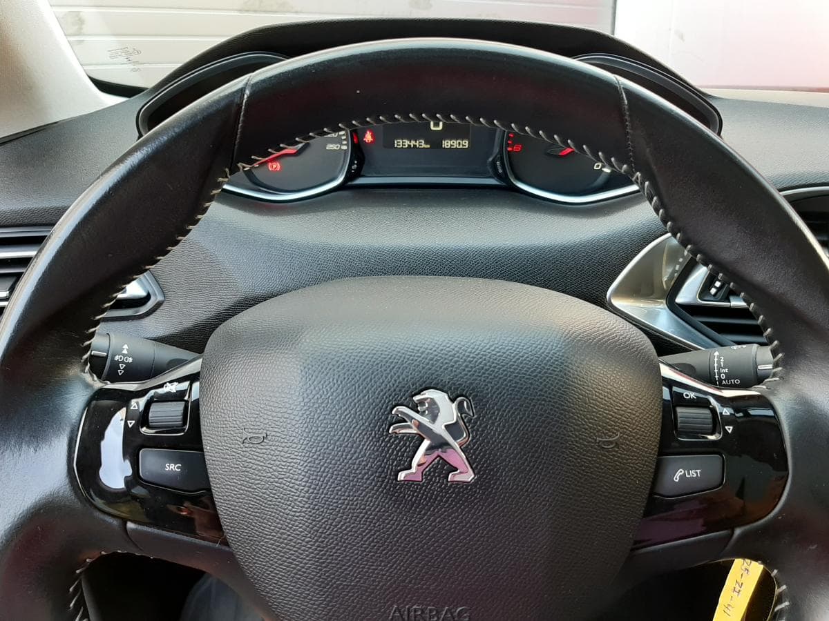 Peugeot 308 1.6 Blue HDI · Ano 2015 — imagen 23