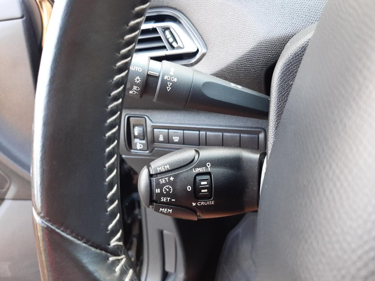 Peugeot 308 1.6 Blue HDI · Ano 2015 — imagen 24
