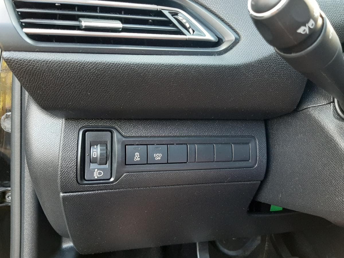 Peugeot 308 1.6 Blue HDI · Ano 2015 — imagen 25