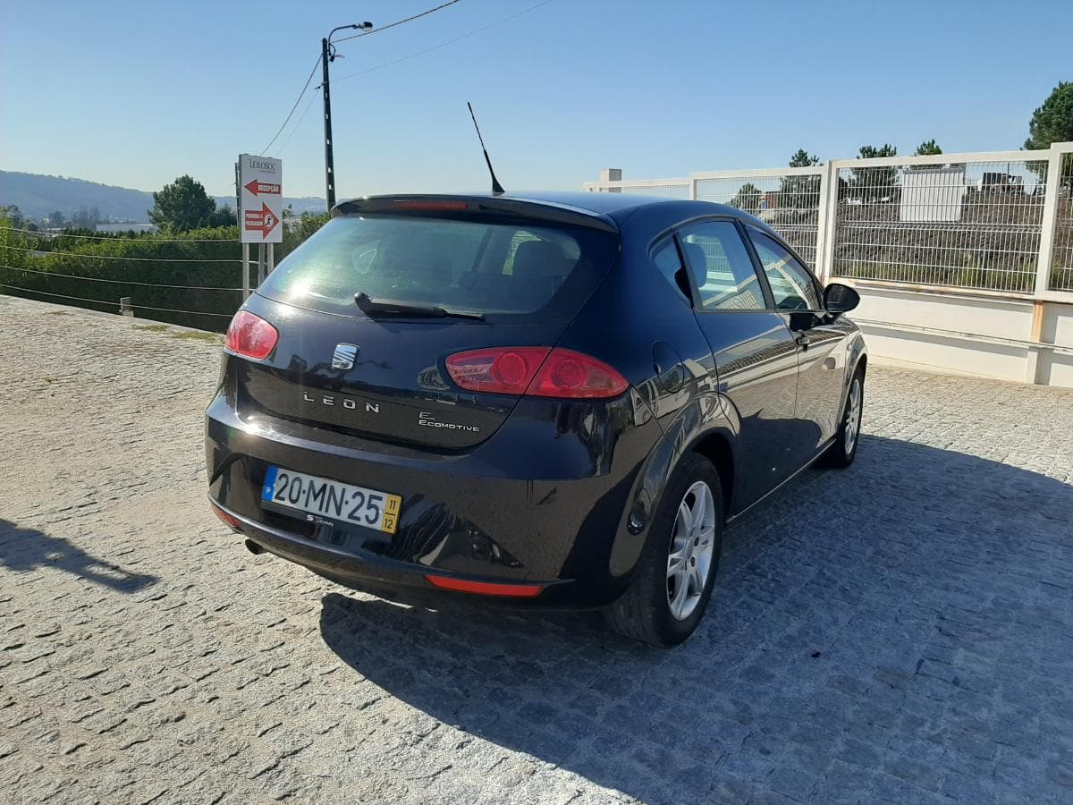 Seat Leon 1.6 TDI · Ano 2011 — imagem 4