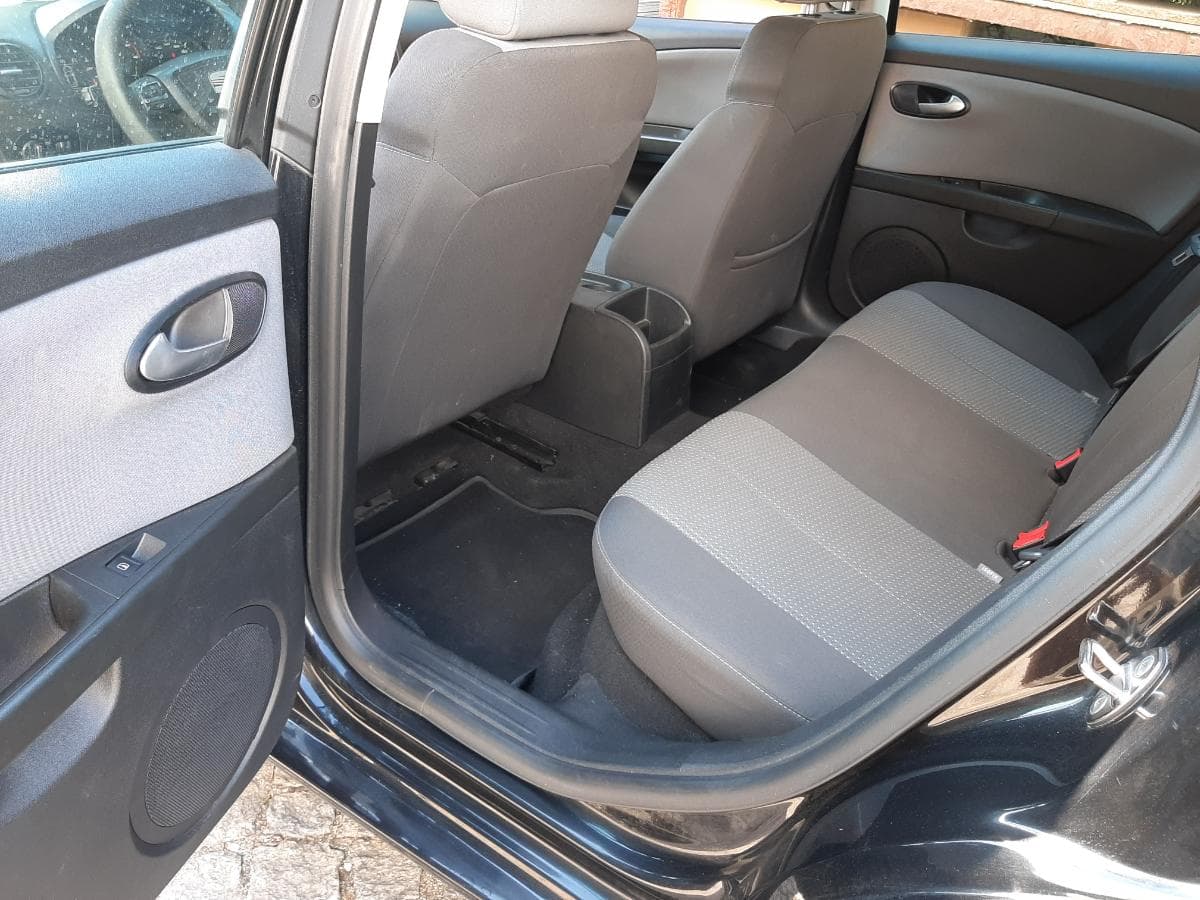 Seat Leon 1.6 TDI · Ano 2011 — imagem 15
