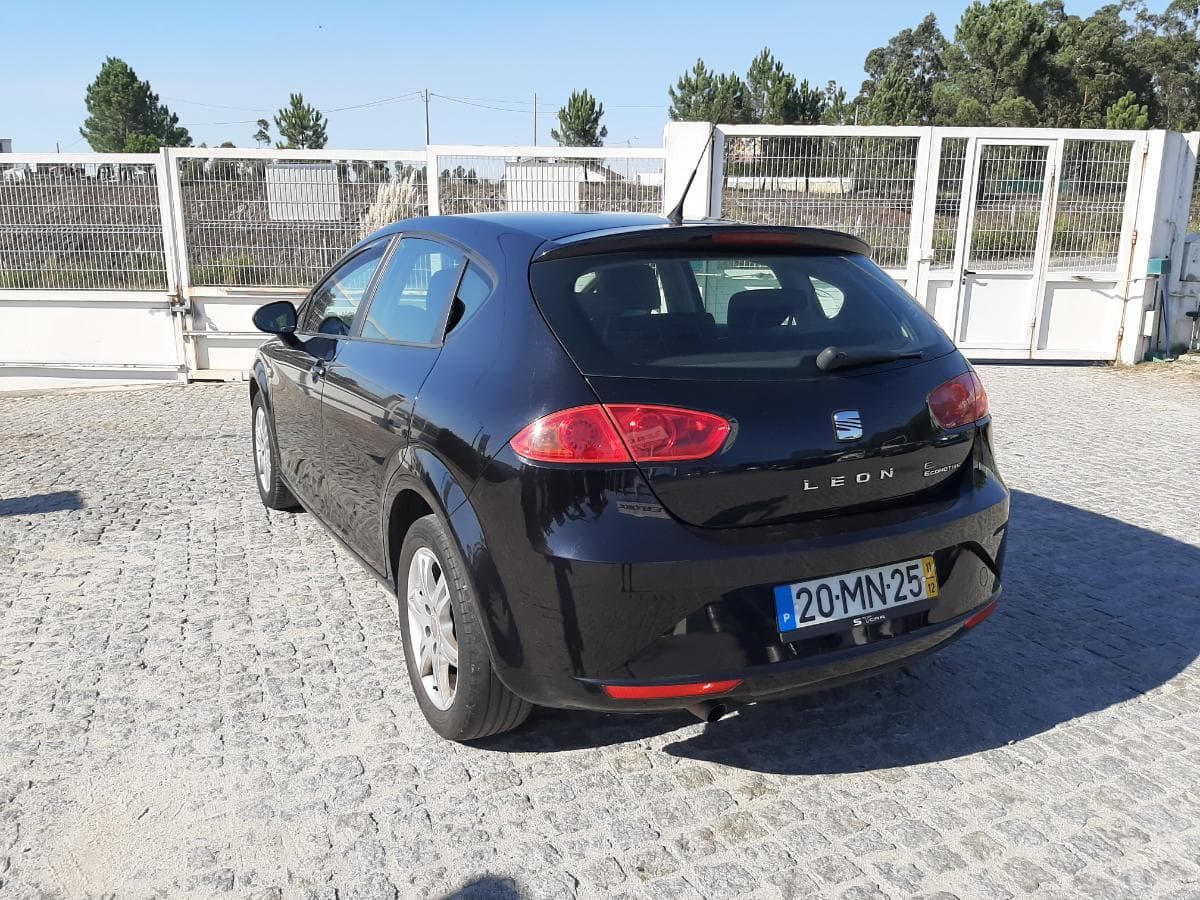 Seat Leon 1.6 TDI · Ano 2011 — imagem 6