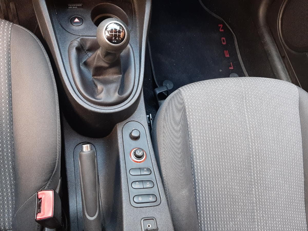 Seat Leon 1.6 TDI · Ano 2011 — imagem 17