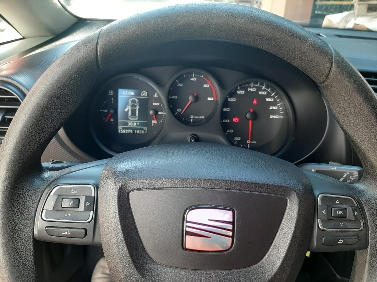 Seat Leon 1.6 TDI · Ano 2011 — imagem 19