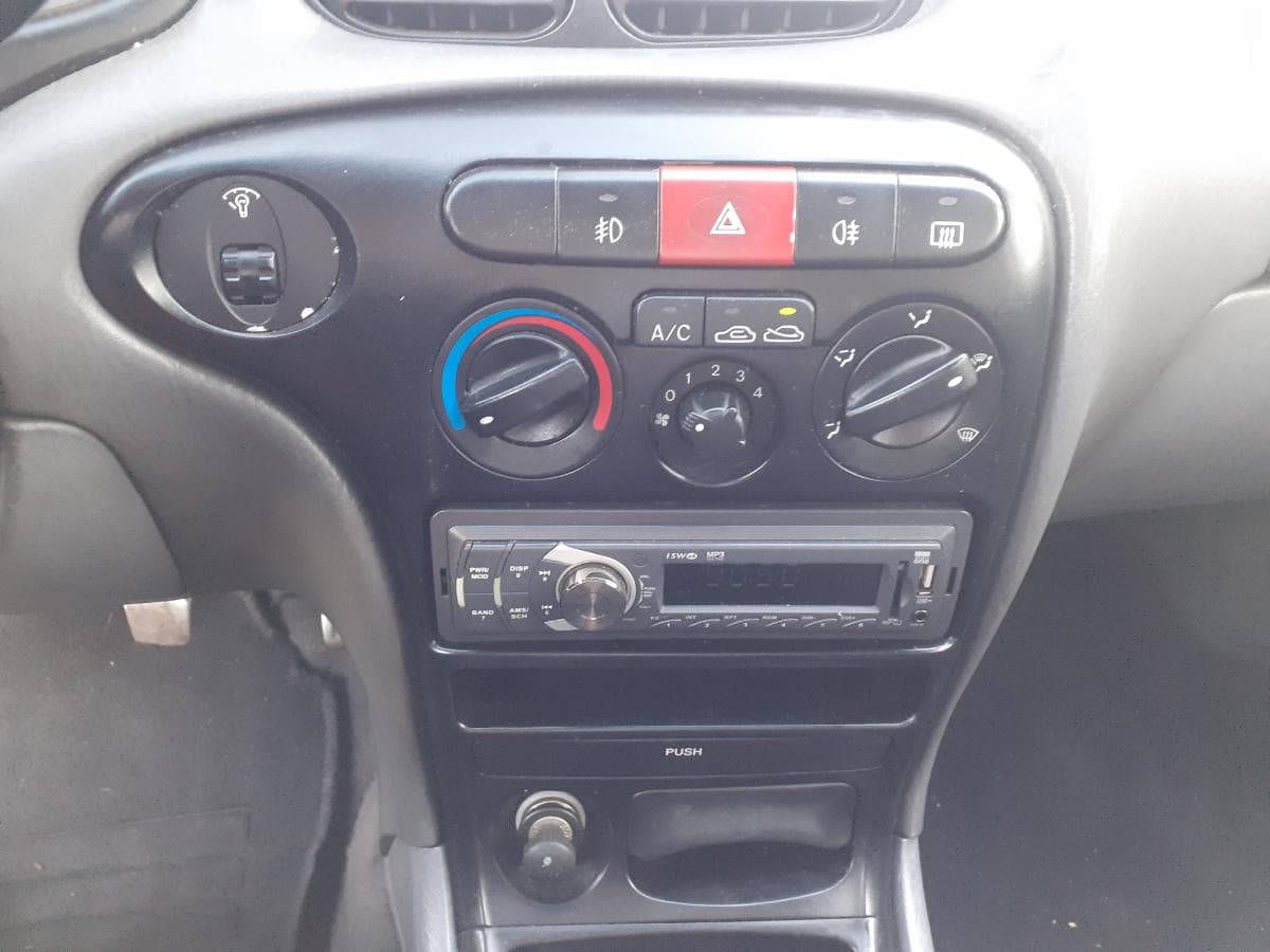Hyundai Lantra 1.9 D · Ano 1999 — imagem 14