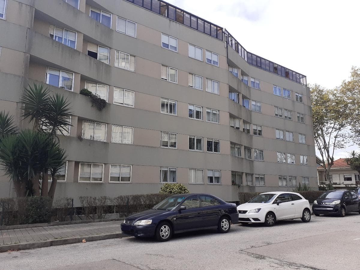 1/2 Apartamento T4 + Lugar de Garagem · Porto — imagem 3