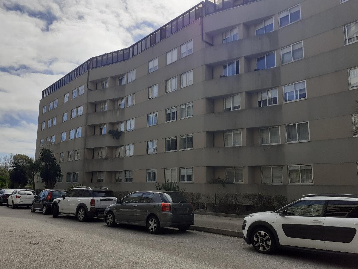 1/2 Apartamento T4 + Lugar de Garagem · Porto — imagem 4