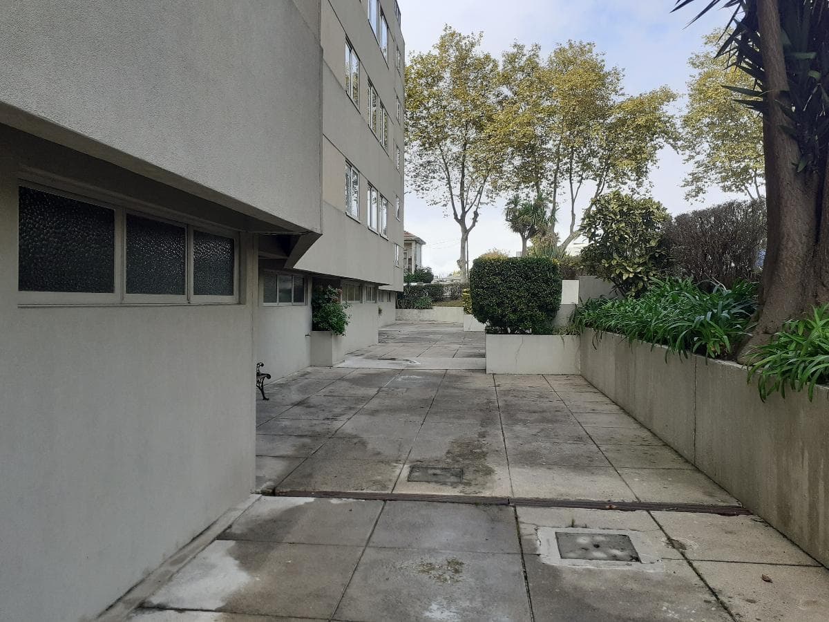 1/2 Apartamento T4 + Lugar de Garagem · Porto — imagem 6
