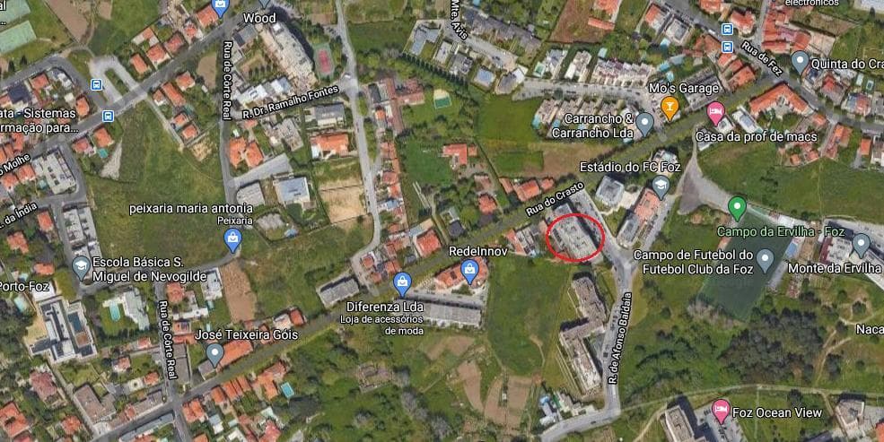1/2 Apartamento T4 + Lugar de Garagem · Porto — imagem 8