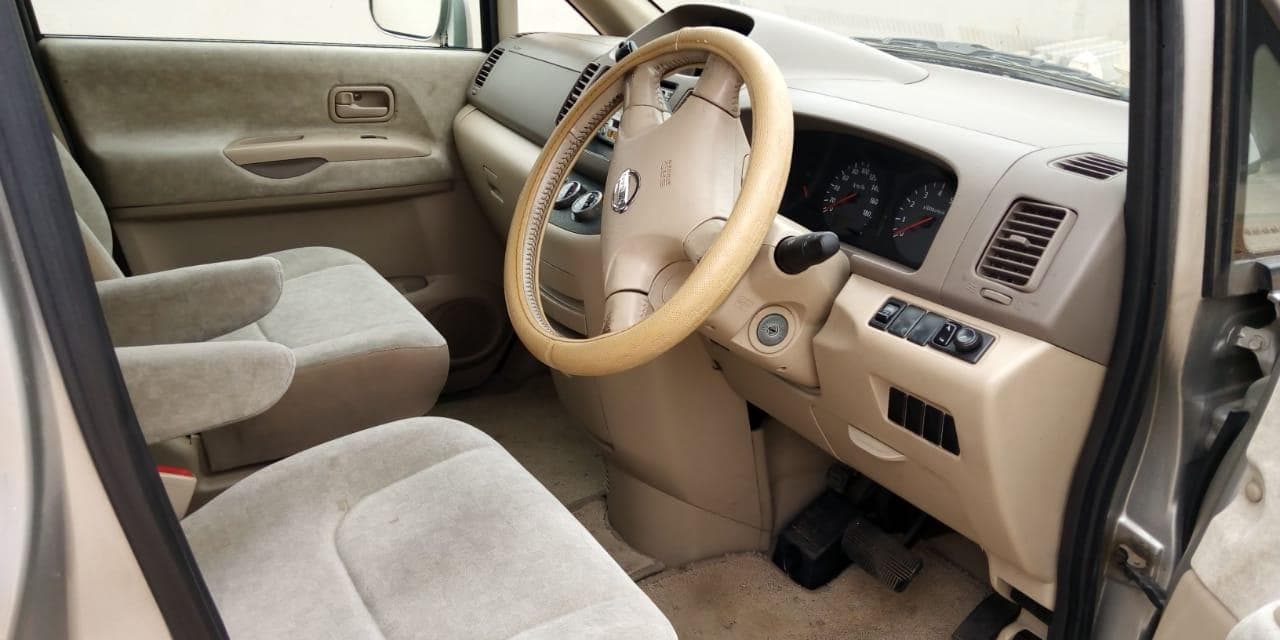 Nissan Serena · — imagem 7