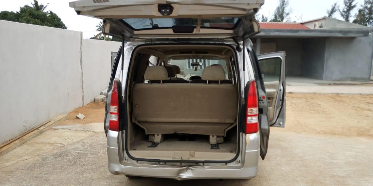 Nissan Serena · — imagem 8