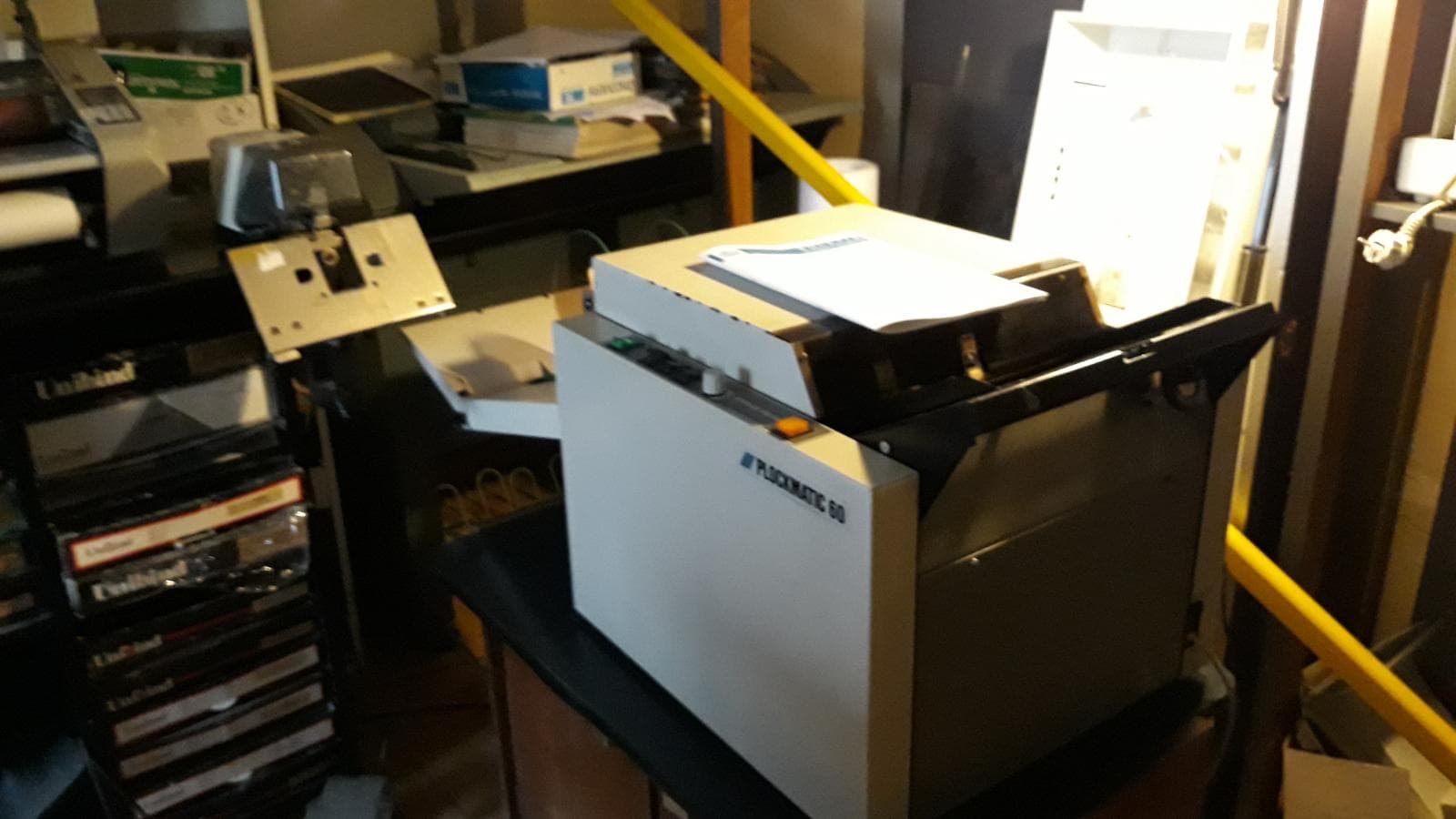Equipamento de corte e colagem de papel — imagen 2
