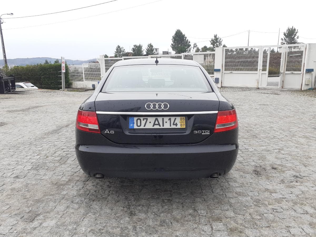 Audi A6 3.0 TDI Quattro · Ano 2005 — imagem 5