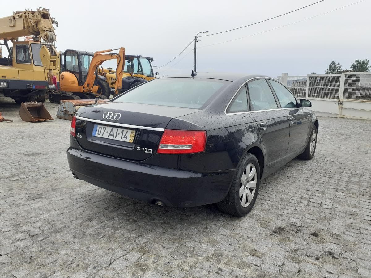 Audi A6 3.0 TDI Quattro · Ano 2005 — imagem 4
