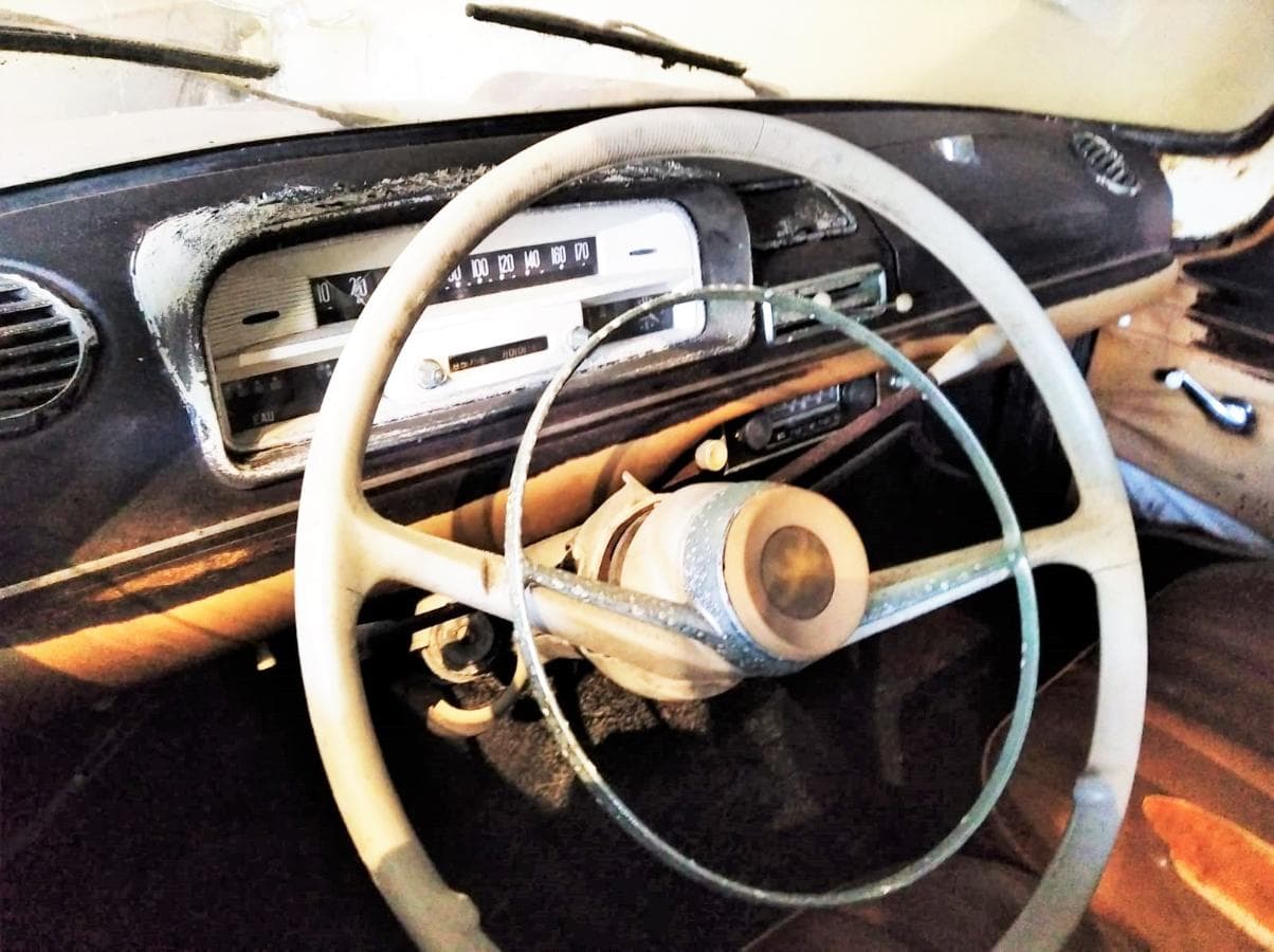 Peugeot 404 — image 2