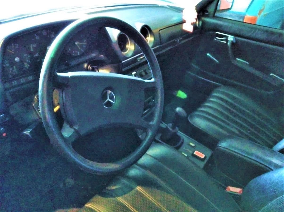 Mercedes-Benz 300 D W123 — image 3