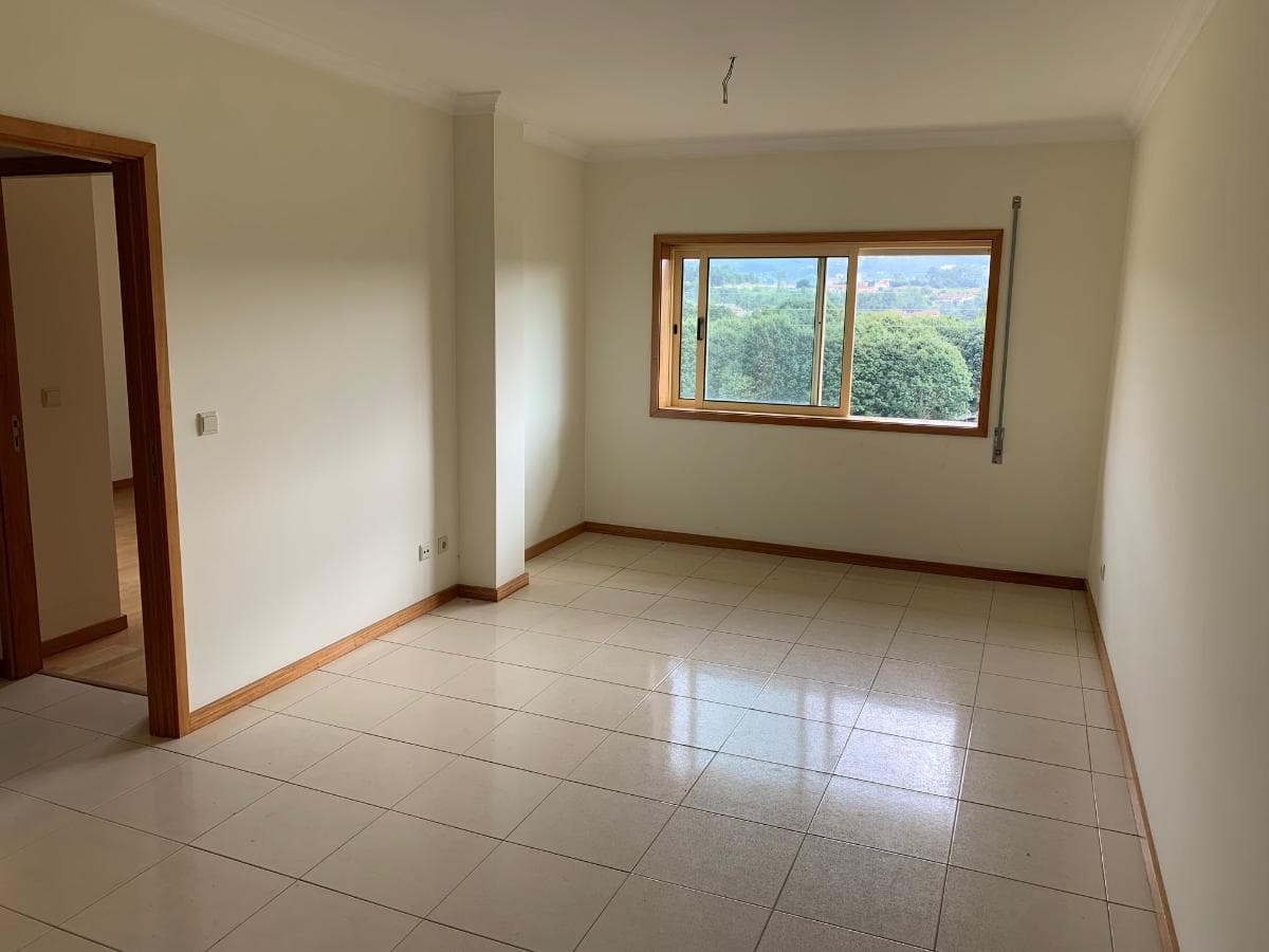 Apartamento T1 + Lugar Garagem + Arrumos · Gandra — imagem 2