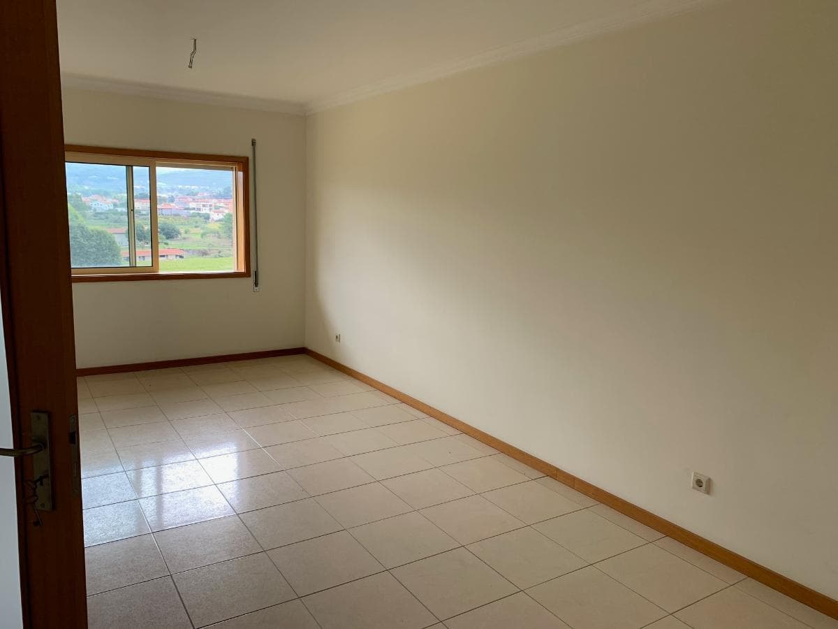 Apartamento T1 + Lugar Garagem + Arrumos · Gandra — imagem 4
