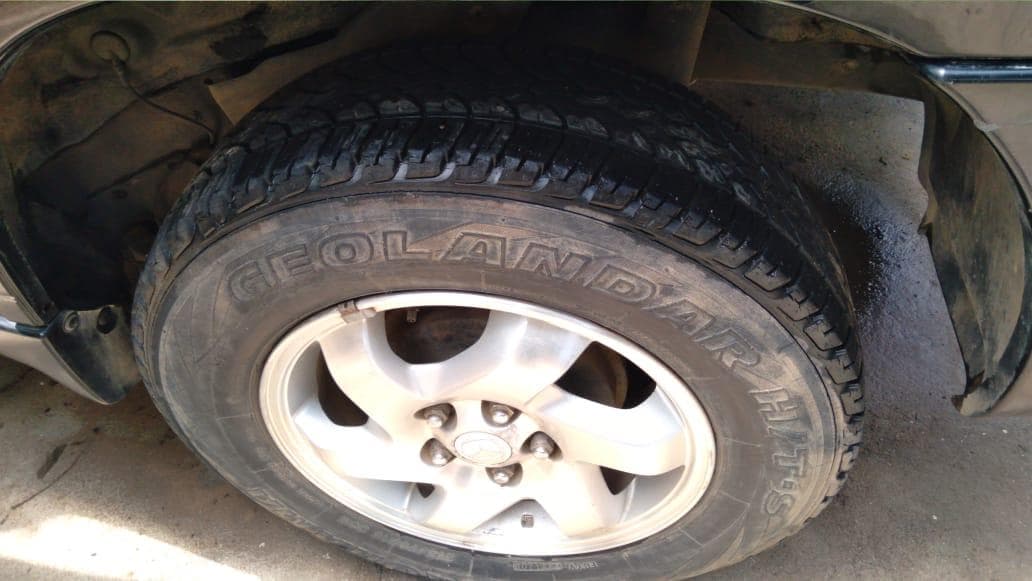 Mazda Tribute 2.0 · — image 11