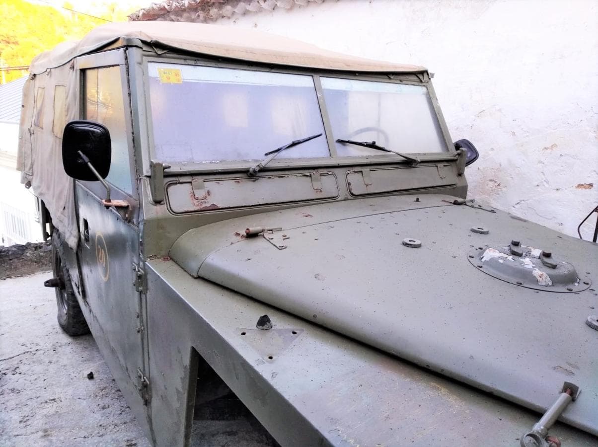 Land Rover 109 Santana Militar — image 1