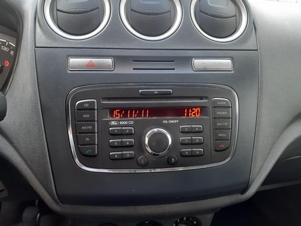 Ford Transit Connect · Ano 2011 — imagem 13