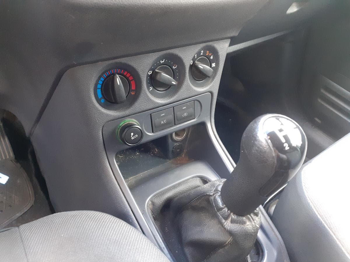 Ford Transit Connect · Ano 2011 — imagem 14