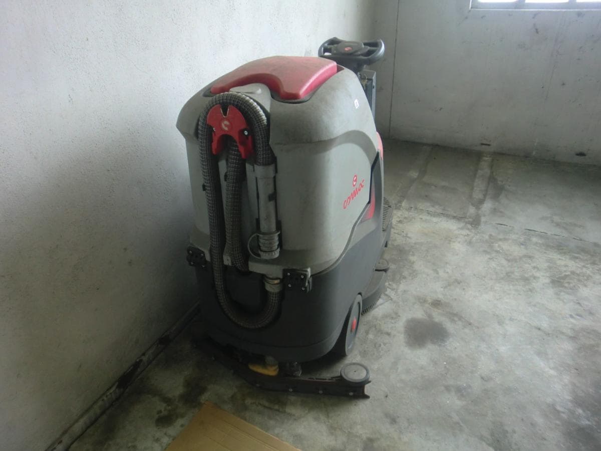 Máquina de varrer o chão — image 2