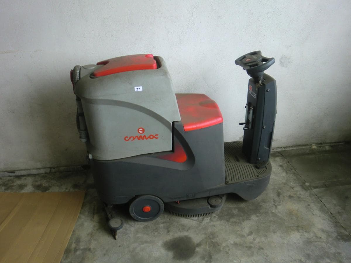 Máquina de varrer o chão — image 4
