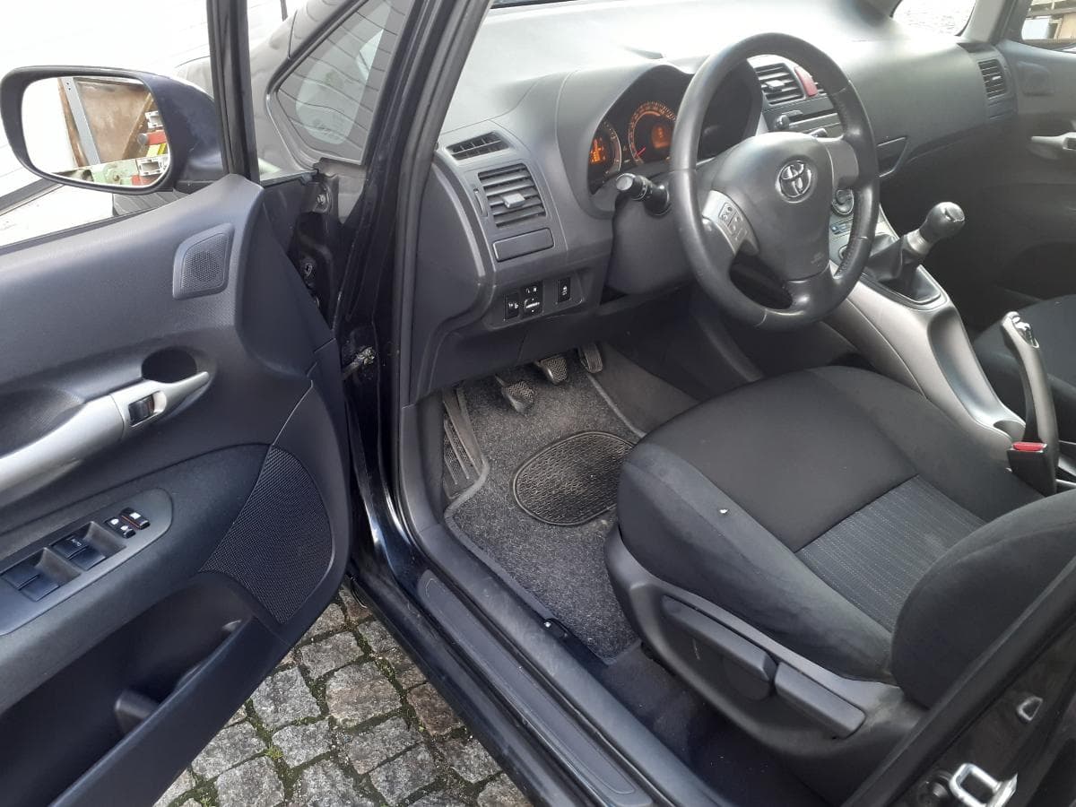 Toyota Auris 1.4 D-4D · Ano 2009 06-HD-34 · — imagem 9