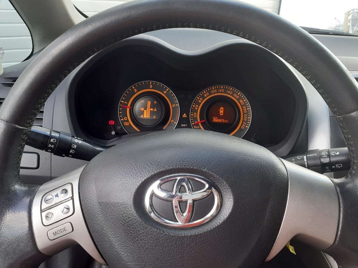 Toyota Auris 1.4 D-4D · Ano 2009 06-HD-34 · — imagem 17