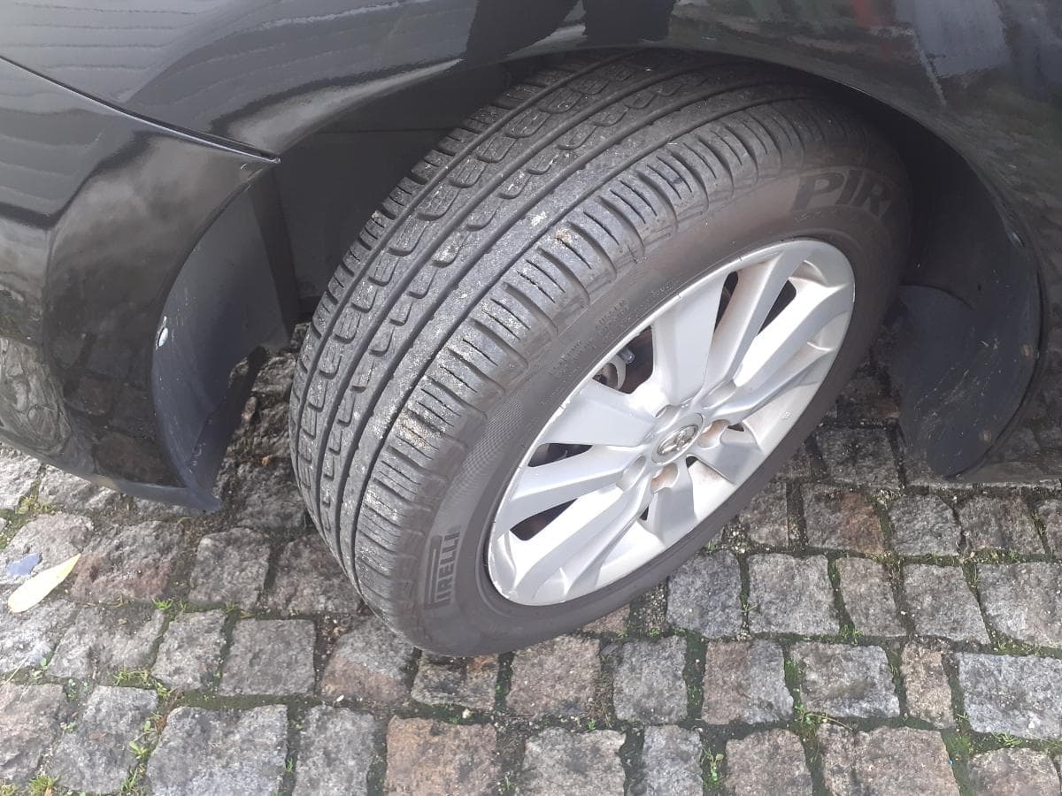 Toyota Auris 1.4 D-4D · Ano 2009 06-HD-34 · — imagem 22