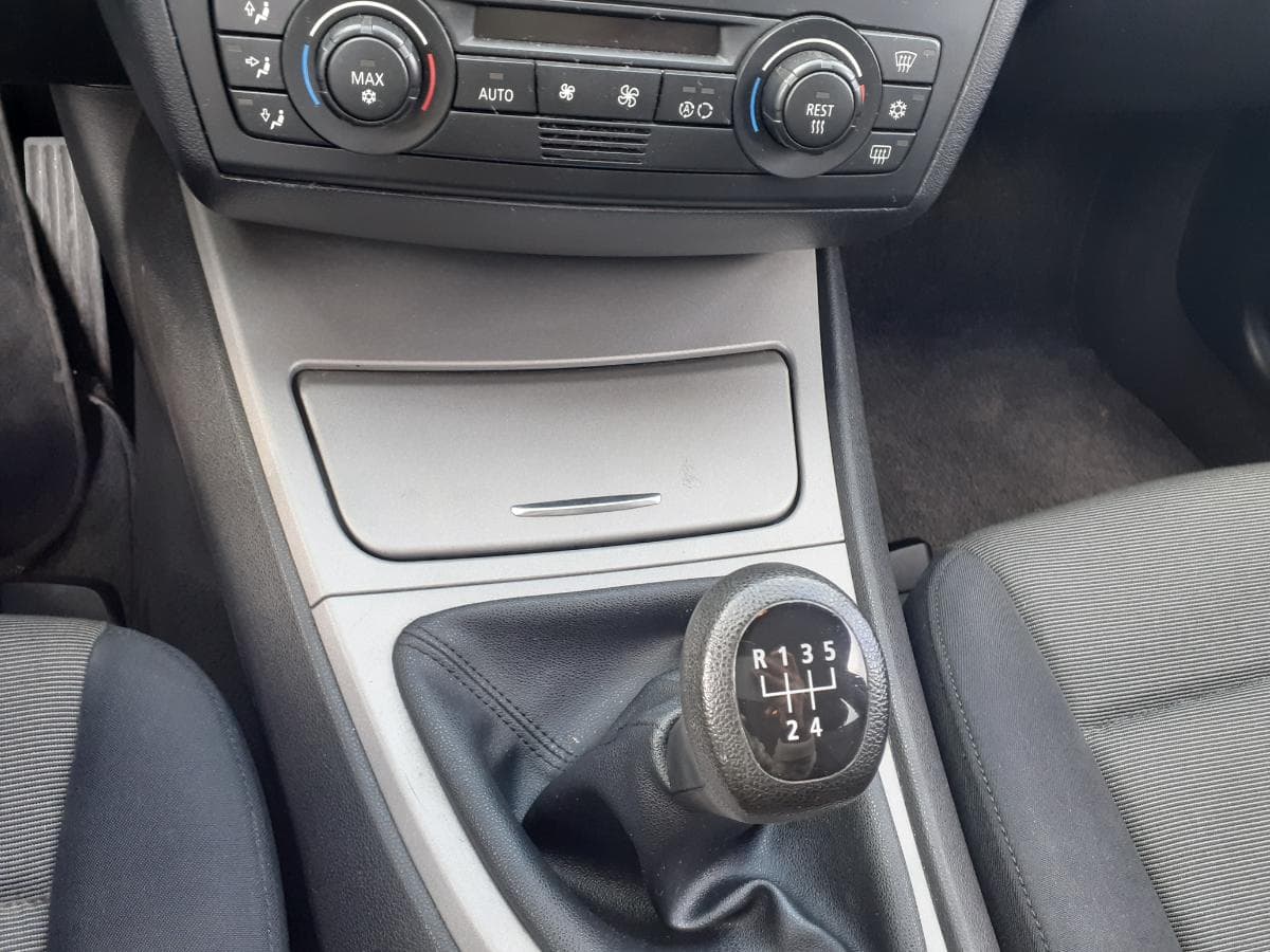 BMW 116i · ANO 2005 — image 10