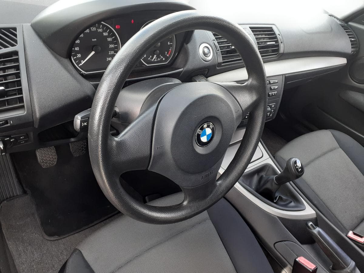 BMW 116i · ANO 2005 — image 11