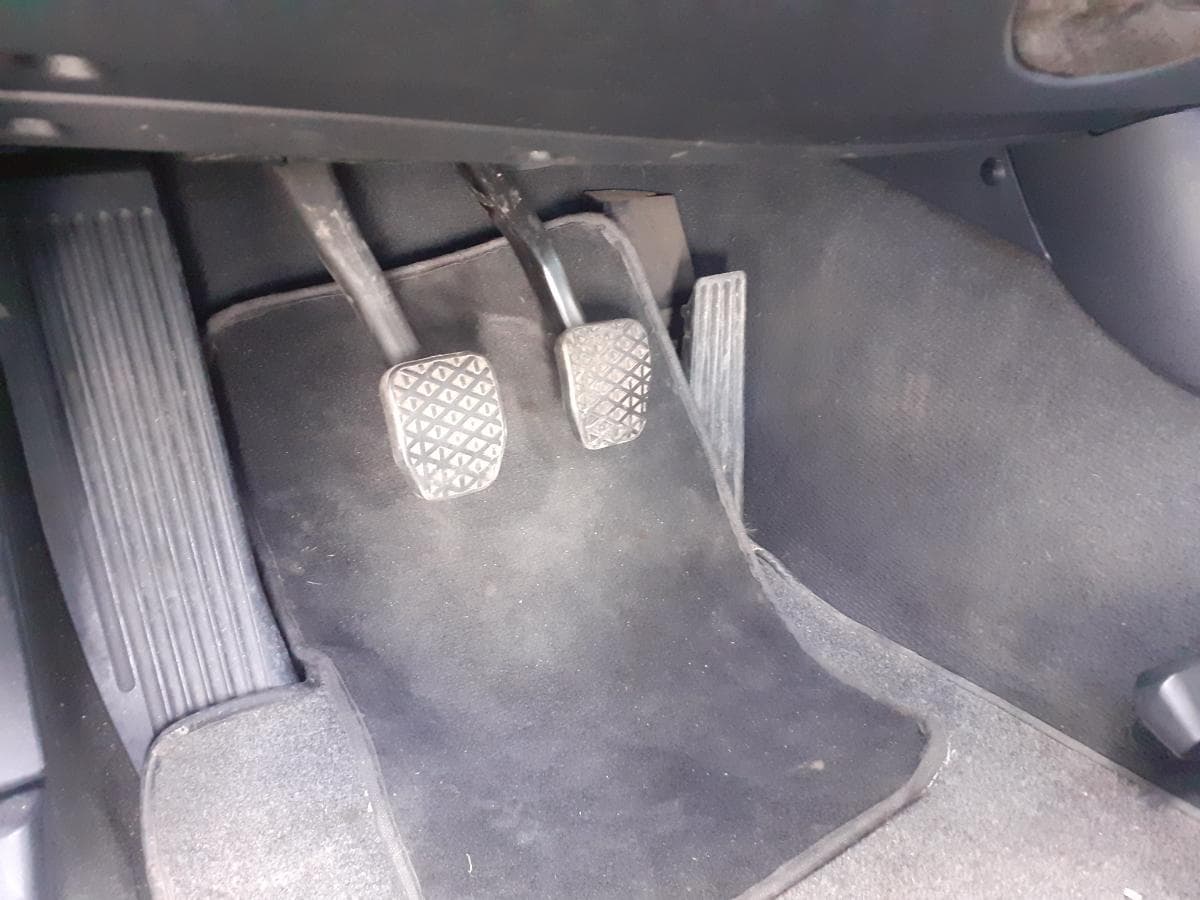 BMW 116i · ANO 2005 — image 13