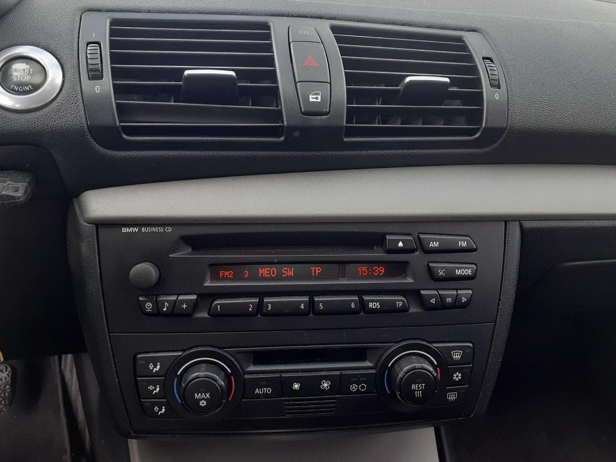 BMW 116i · ANO 2005 — image 15