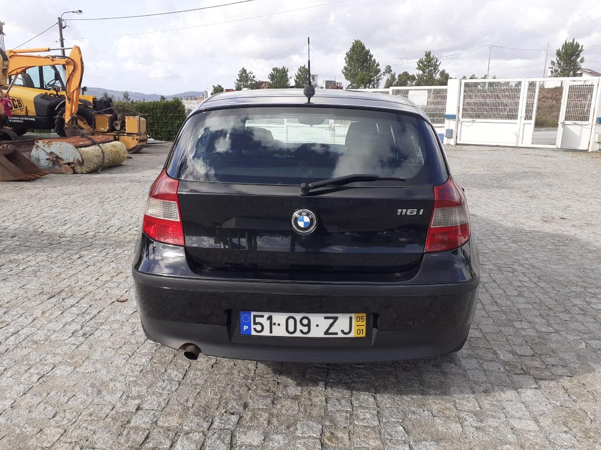 BMW 116i · ANO 2005 — image 5