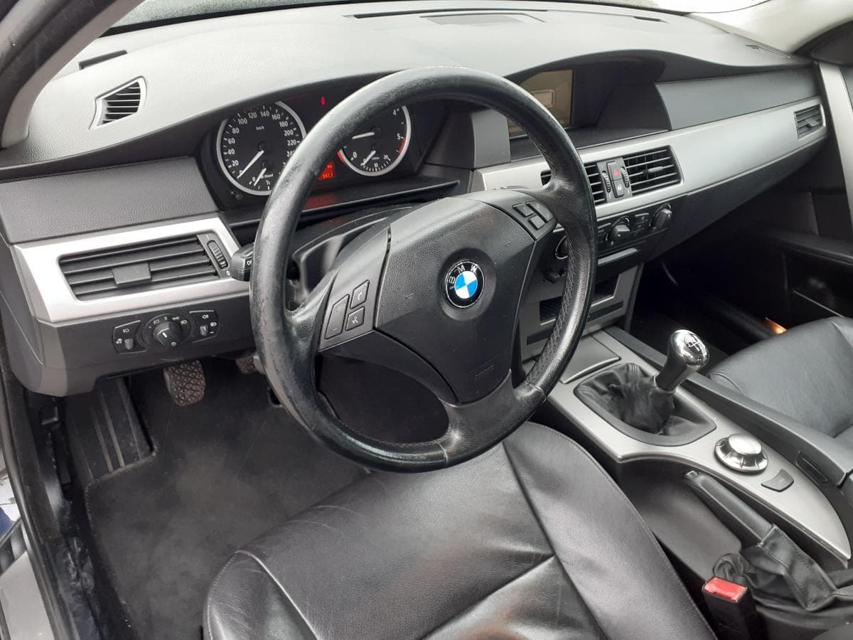 BMW 525D · Ano 2004 — imagem 16