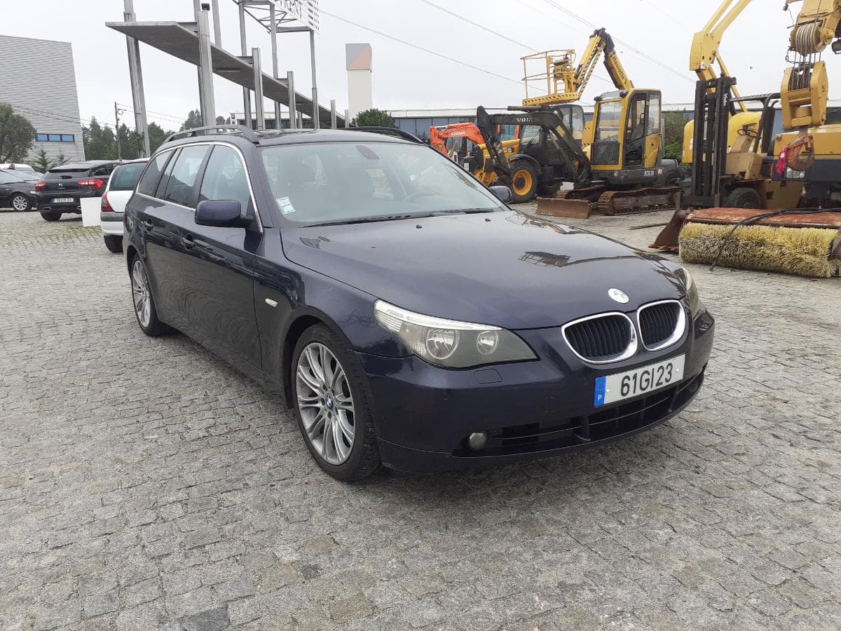 BMW 525D · Ano 2004 — imagem 1