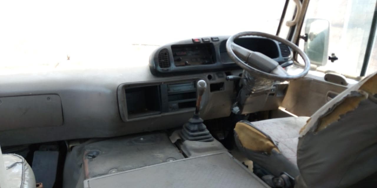 Toyota Coaster · — image 2