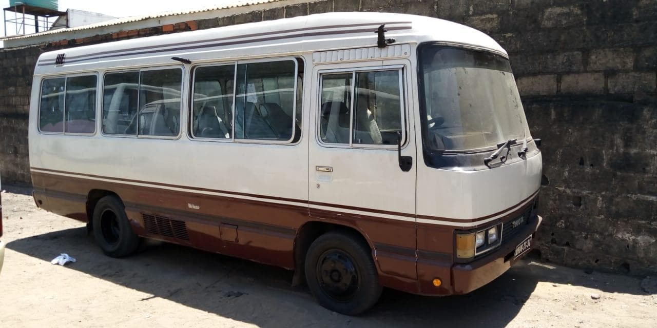 Toyota Coaster · — imagem 2