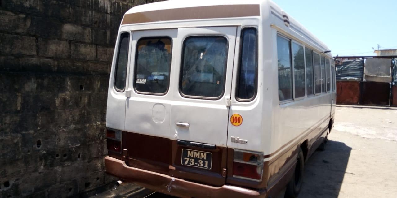 Toyota Coaster · — imagem 3